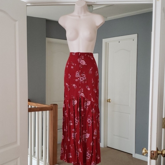 Dresses & Skirts - 🎈Floral maxi skirt